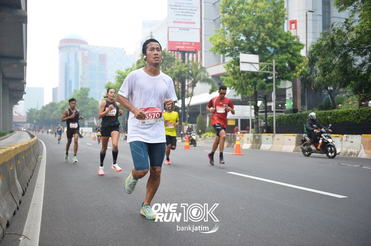 Race photo from ONE RUN 10 K