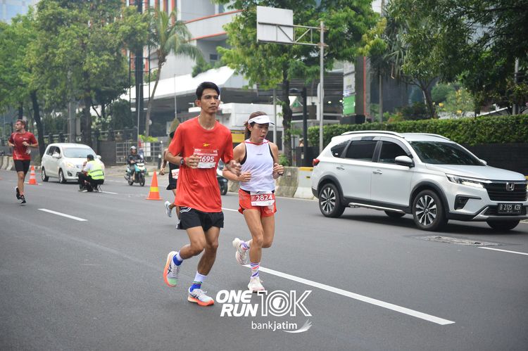Race photo from ONE RUN 10 K
