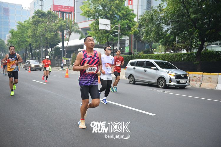Race photo from ONE RUN 10 K