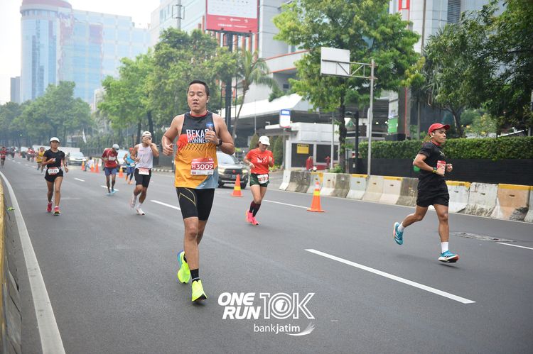 Race photo from ONE RUN 10 K
