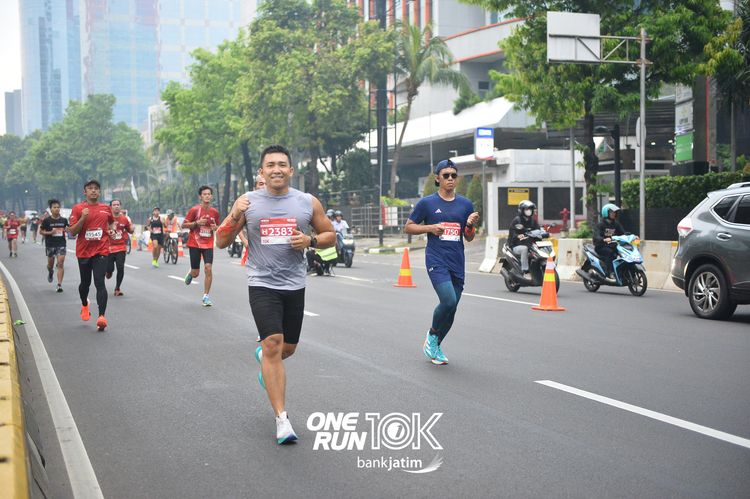 Race photo from ONE RUN 10 K