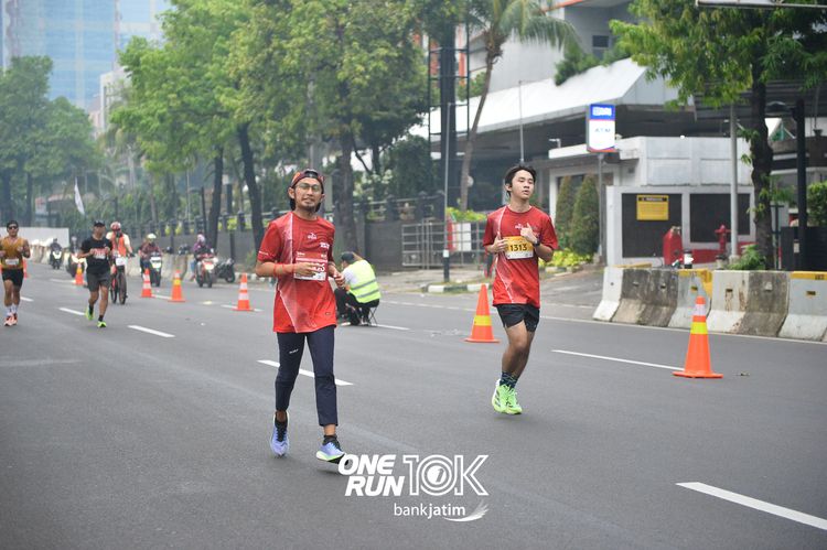 Race photo from ONE RUN 10 K