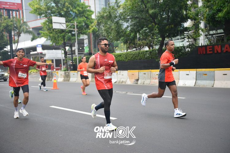 Race photo from ONE RUN 10 K