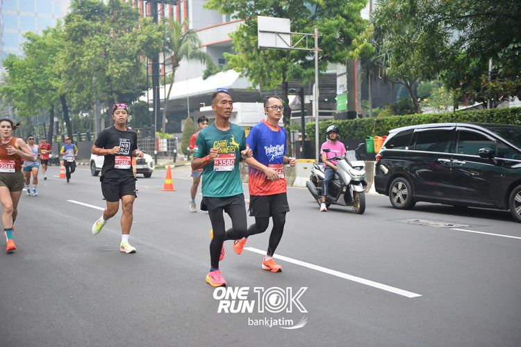 Race photo from ONE RUN 10 K