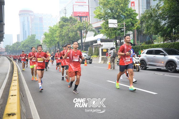 Race photo from ONE RUN 10 K