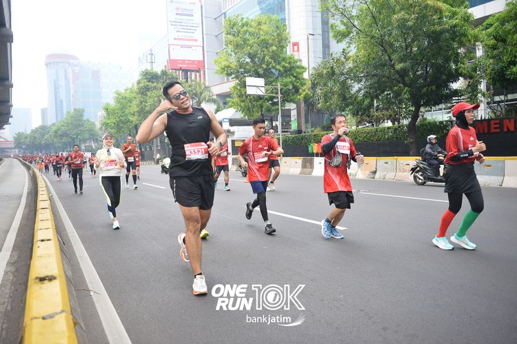 Race photo from ONE RUN 10 K