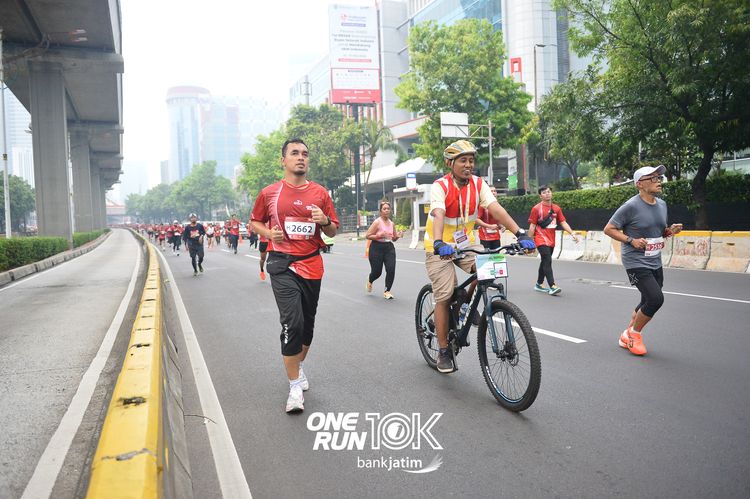 Race photo from ONE RUN 10 K