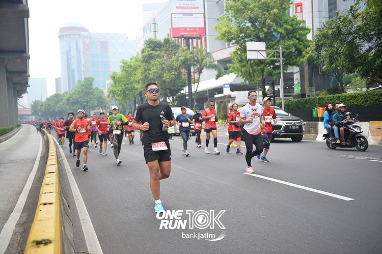 Race photo from ONE RUN 10 K