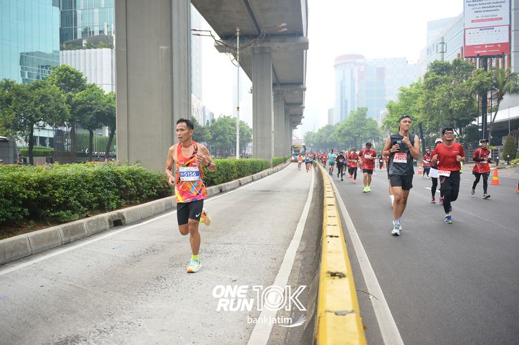 Race photo from ONE RUN 10 K