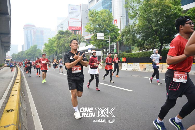 Race photo from ONE RUN 10 K