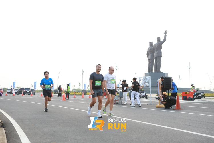 Race photo from ISOPlus Run 2024 Jakarta
