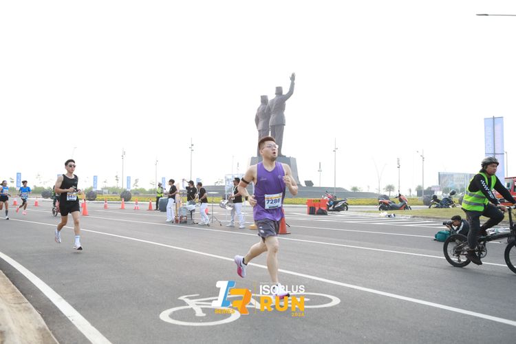Race photo from ISOPlus Run 2024 Jakarta