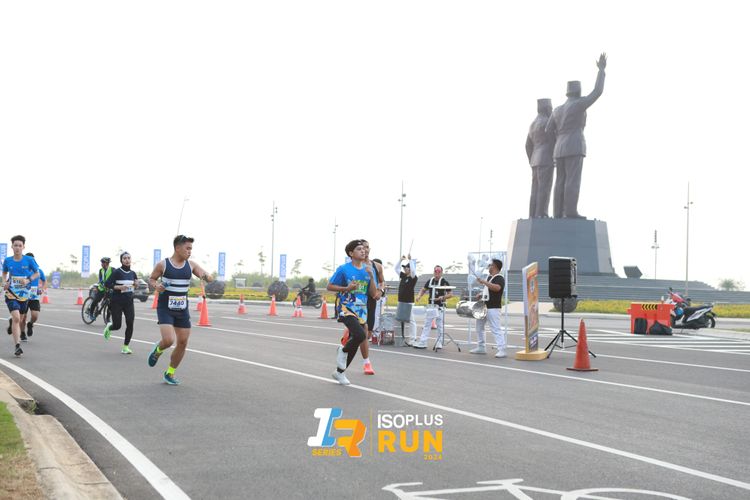 Race photo from ISOPlus Run 2024 Jakarta