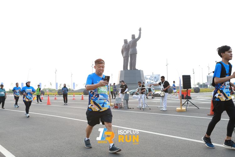 Race photo from ISOPlus Run 2024 Jakarta