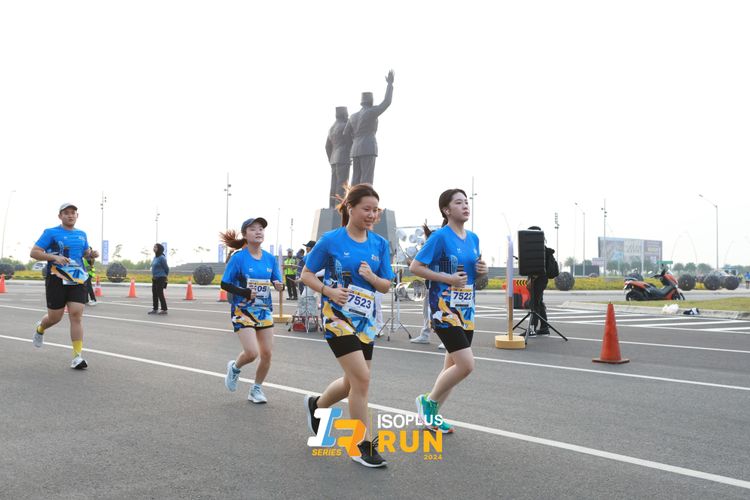 Race photo from ISOPlus Run 2024 Jakarta
