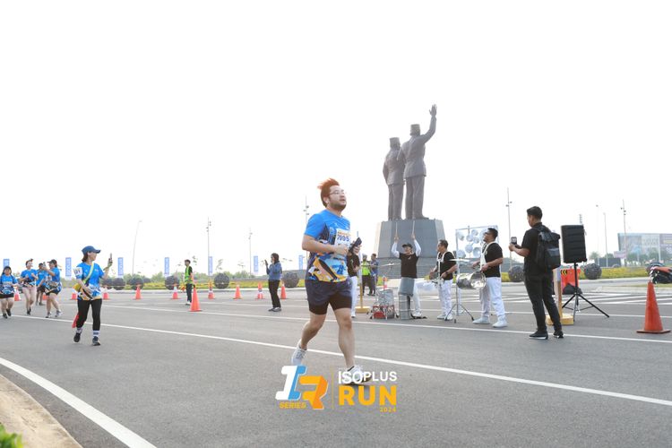 Race photo from ISOPlus Run 2024 Jakarta