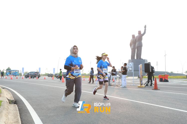 Race photo from ISOPlus Run 2024 Jakarta