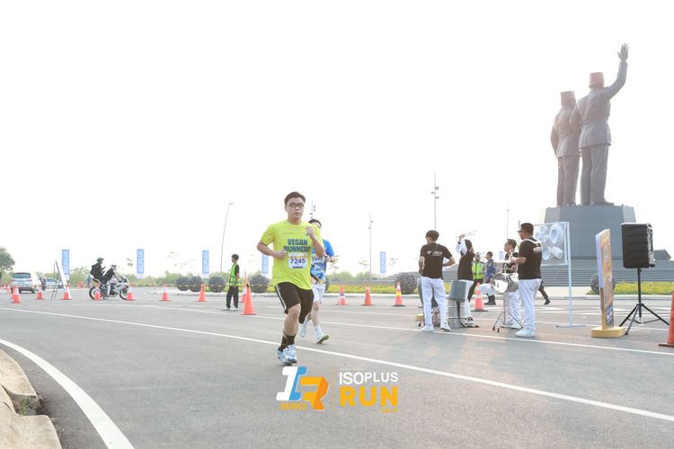 Race photo from ISOPlus Run 2024 Jakarta