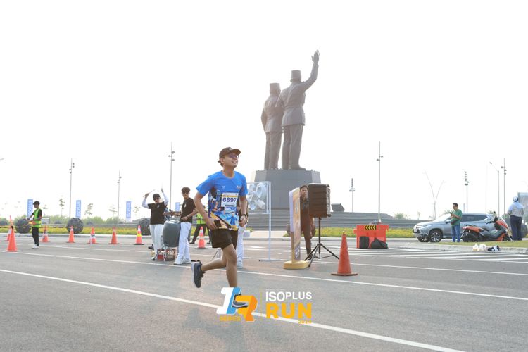Race photo from ISOPlus Run 2024 Jakarta