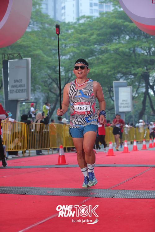 Race photo from ONE RUN 10 K