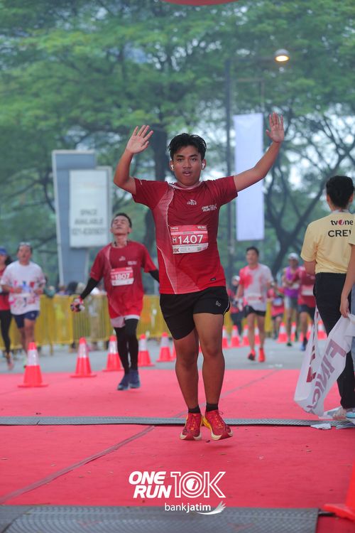 Race photo from ONE RUN 10 K
