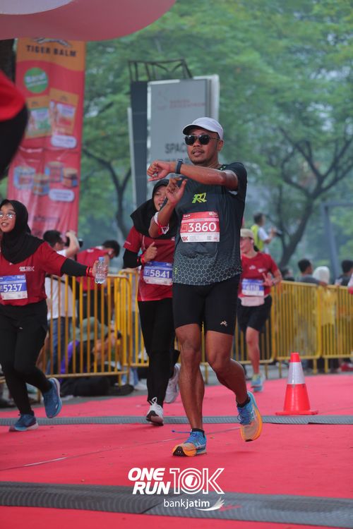 Race photo from ONE RUN 10 K