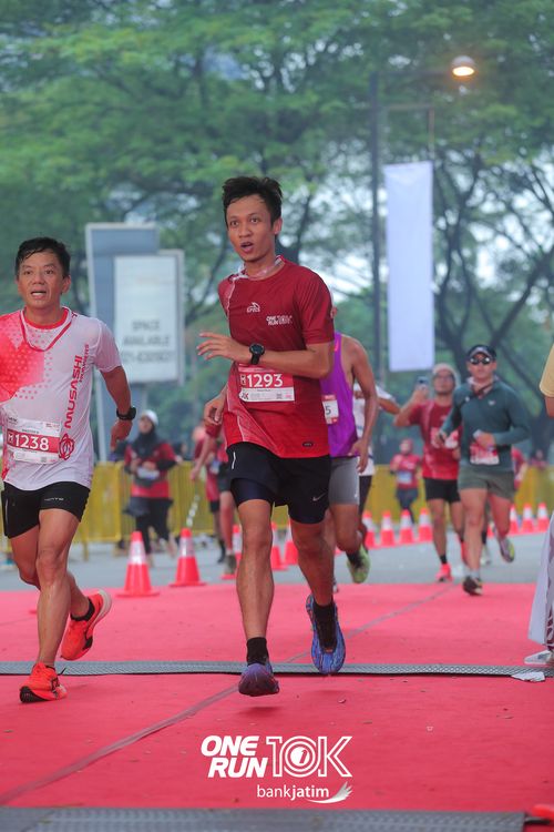 Race photo from ONE RUN 10 K