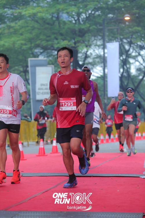 Race photo from ONE RUN 10 K
