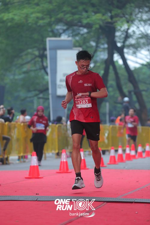 Race photo from ONE RUN 10 K