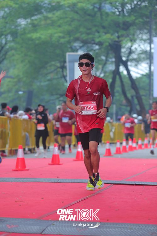 Race photo from ONE RUN 10 K