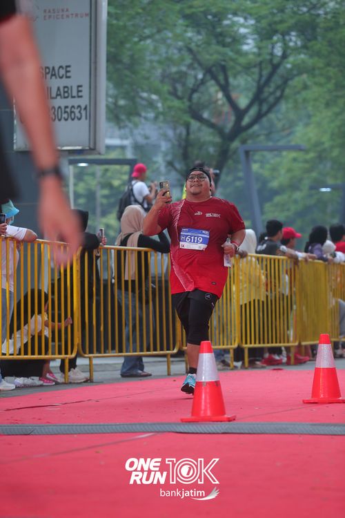 Race photo from ONE RUN 10 K
