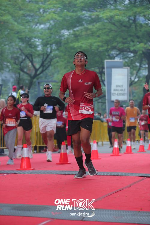 Race photo from ONE RUN 10 K