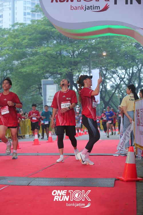 Race photo from ONE RUN 10 K