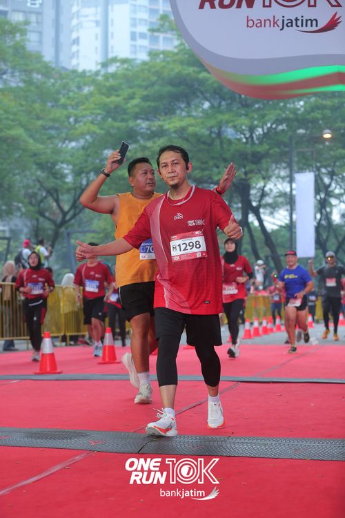 Race photo from ONE RUN 10 K