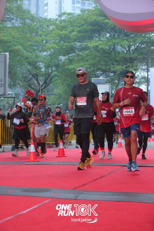 Race photo from ONE RUN 10 K