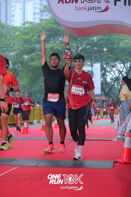 Race photo from ONE RUN 10 K