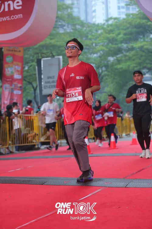 Race photo from ONE RUN 10 K