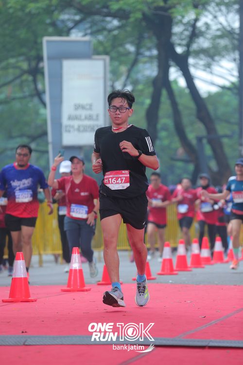 Race photo from ONE RUN 10 K