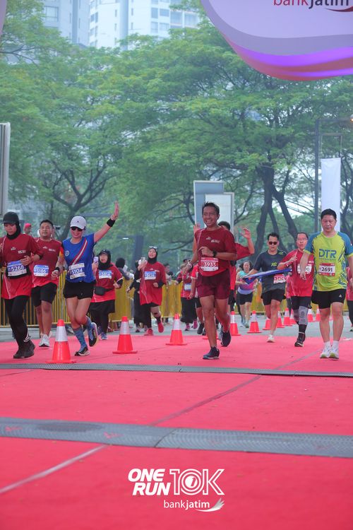 Race photo from ONE RUN 10 K