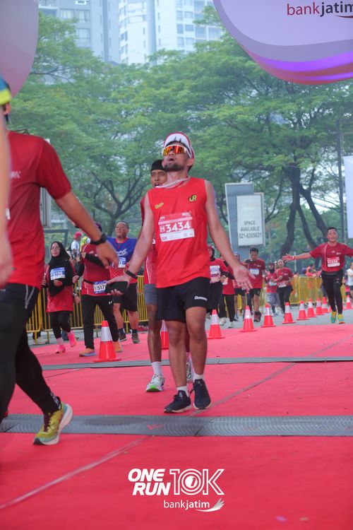 Race photo from ONE RUN 10 K