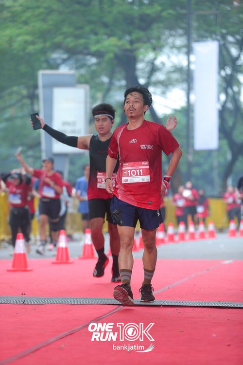 Race photo from ONE RUN 10 K