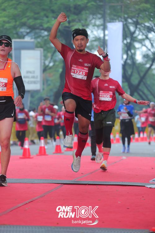 Race photo from ONE RUN 10 K