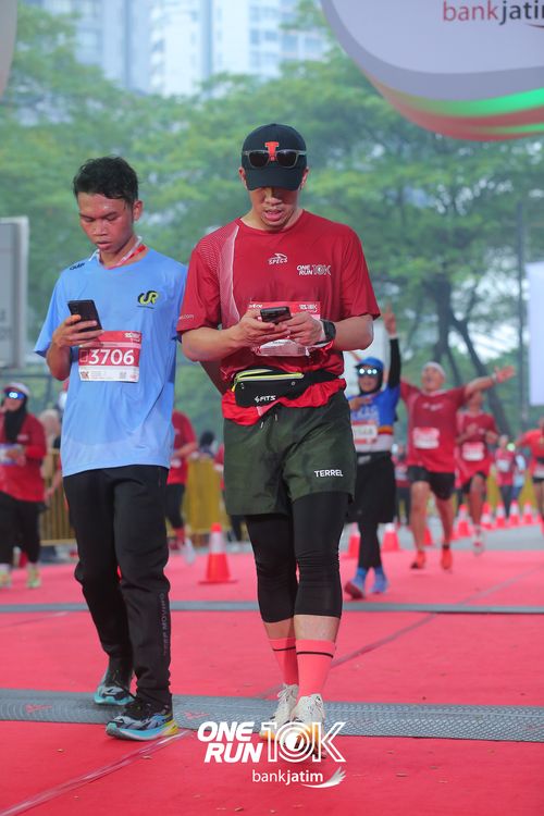Race photo from ONE RUN 10 K