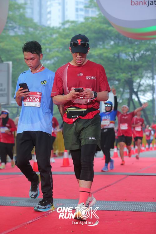 Race photo from ONE RUN 10 K