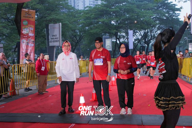 Race photo from ONE RUN 10 K