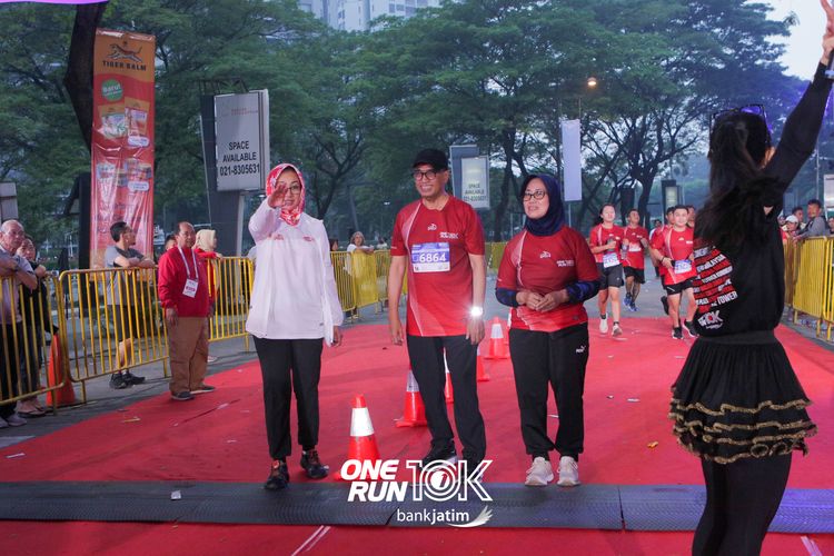 Race photo from ONE RUN 10 K
