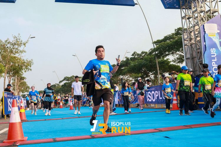 Race photo from ISOPlus Run 2024 Jakarta
