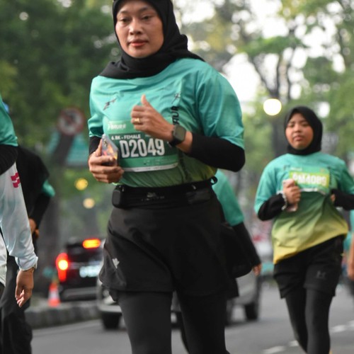 Race photo from BAUR RUN 2025