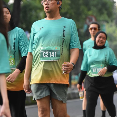 Race photo from BAUR RUN 2025