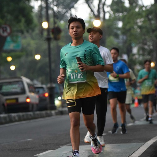 Race photo from BAUR RUN 2025